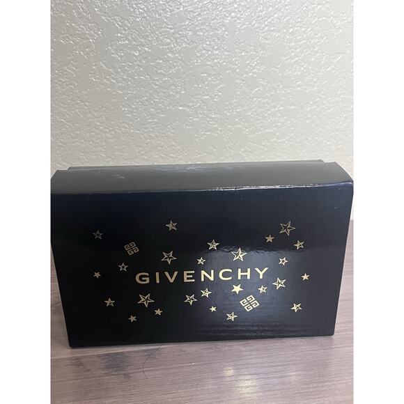Vintage Givenchy Mirror & Towel Gift Set – Holiday Box – New, Box Wear - Picture 2 of 4